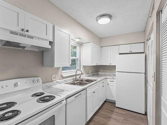 5th image of 912 Donaldson Rd #107