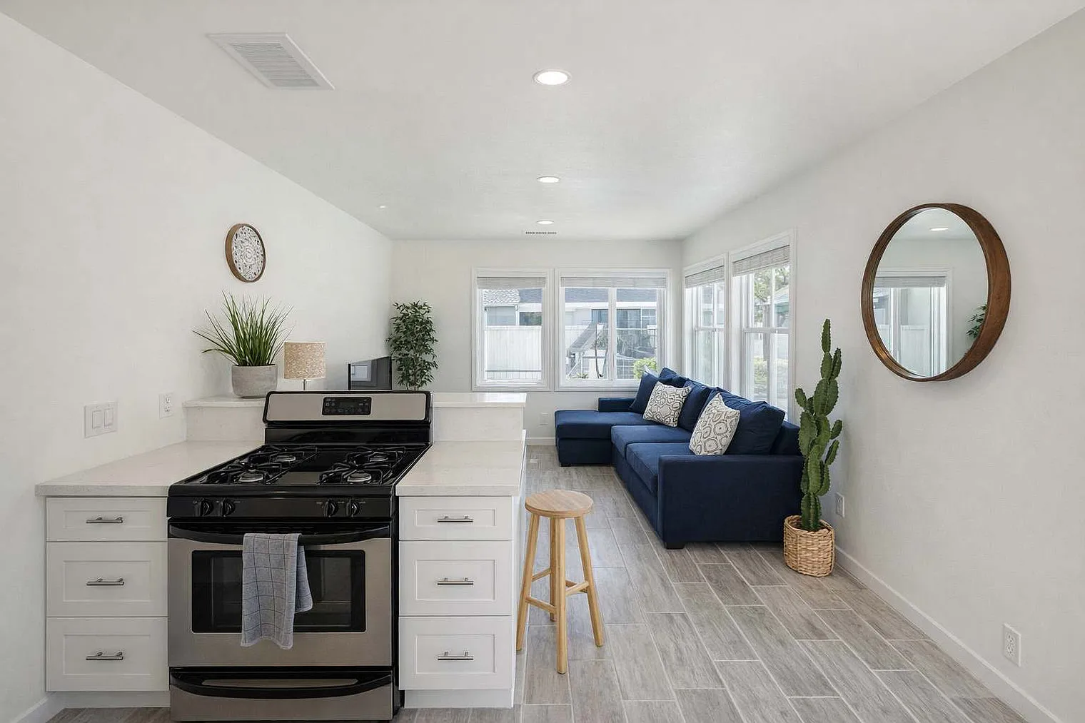 1 bed, 1.0 bath, 365 sqft, $4,797 — Photo 2