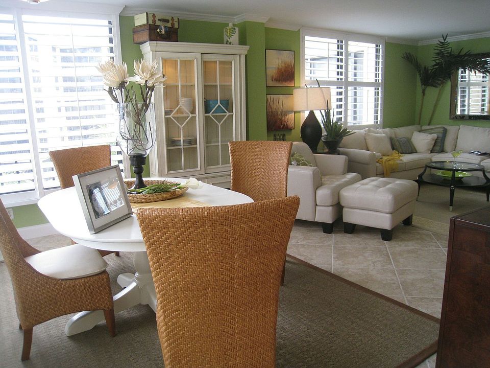 Living/Dining Area