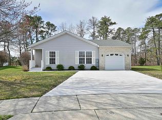 26 Knollwood Dr, Mays Landing, NJ 08330