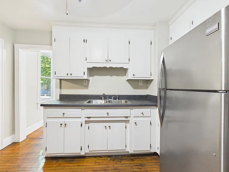 1002 Haskell St — Photo 9