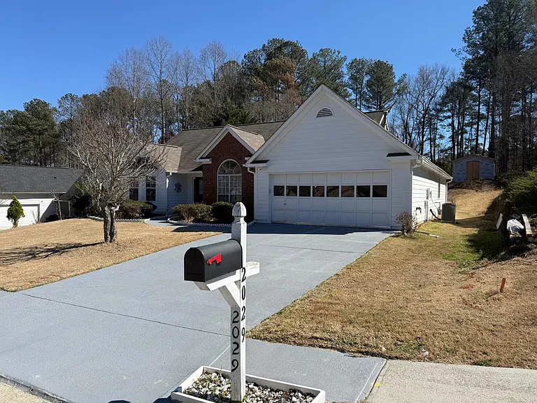 2029 Manor Oak Ln — Photo 2