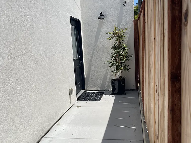 5138 S Hillcrest Dr — Photo 2