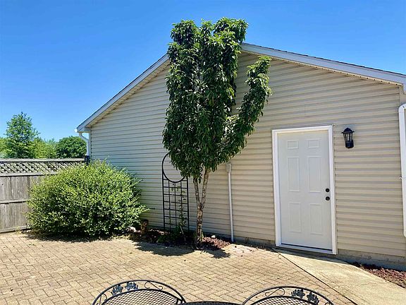 5th image of 35 Lake Ct