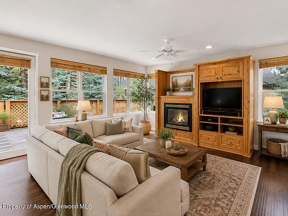 3rd image of 541 Evans Ct
