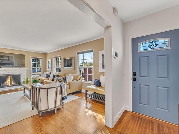 2nd image of 431 Daisy Ln