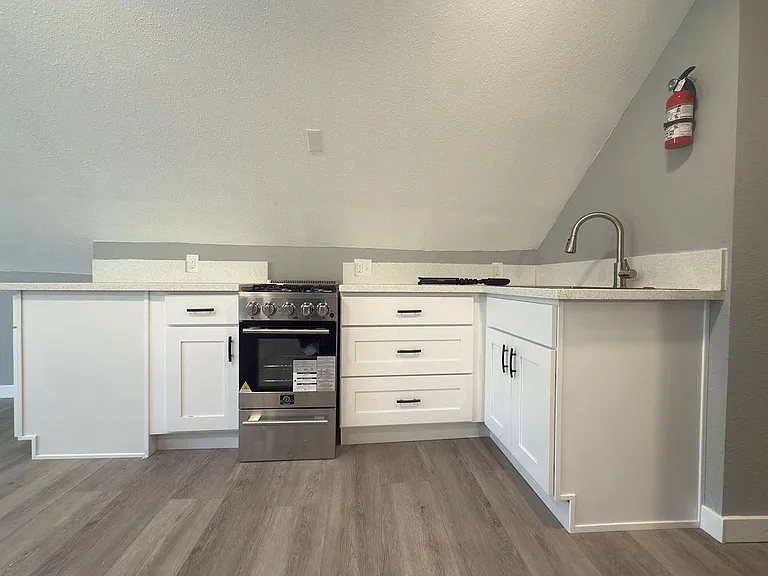 222 Alameda Ave, Astoria, OR 97103 — Photo 9