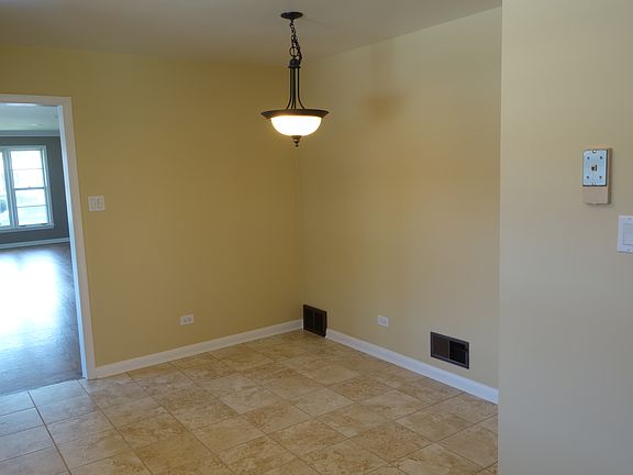 5th image of 9904 S Kilbourn Ave