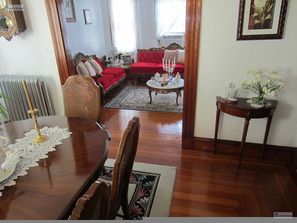 2nd image of 19 Amsden St #2