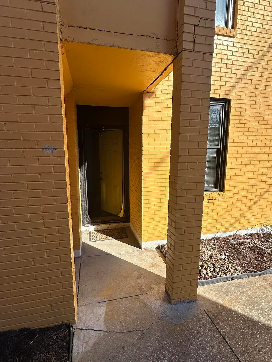 Building Photo - 703 Wilkinson Blvd #2