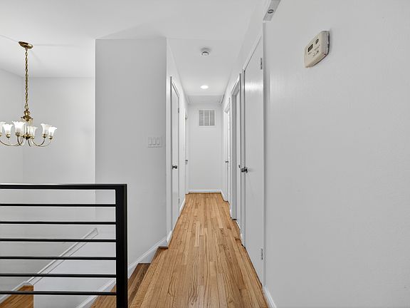 4th image of 322 Howard Ave