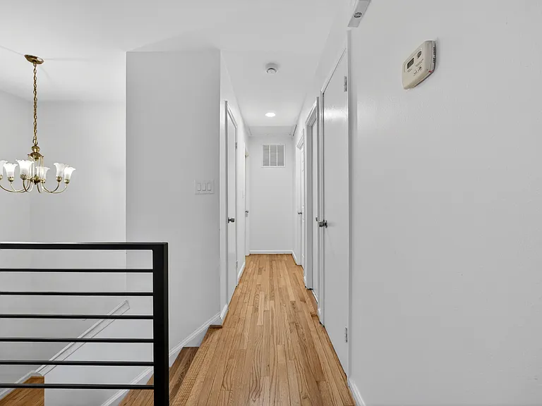 322 Howard Ave — Photo 4