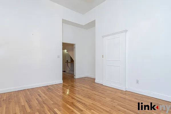 Rented by Link NY Realty | media 57