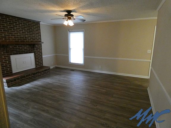 3rd image of 512 E Northfield Blvd