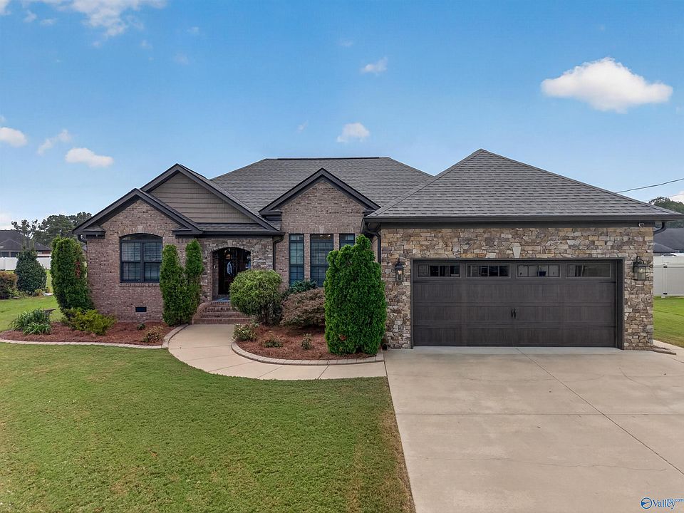 1st image of 240 Creekside Cir