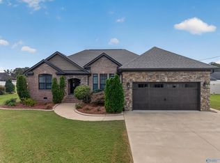 240 Creekside Cir, Gadsden, AL 35901