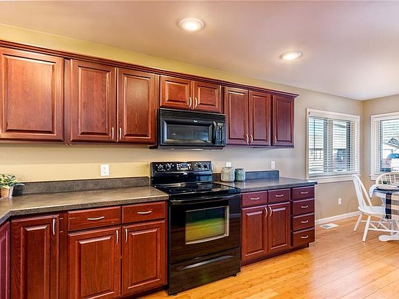 4th image of 220 Brookshire Blvd