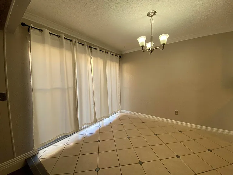 2736 Golfing Green Dr — Photo 11