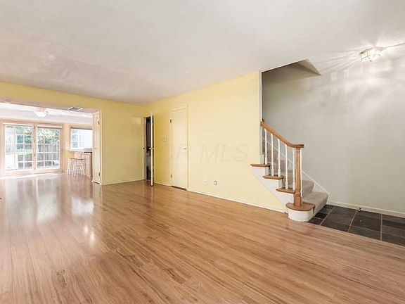 2nd image of 996 Chatham Ln APT L
