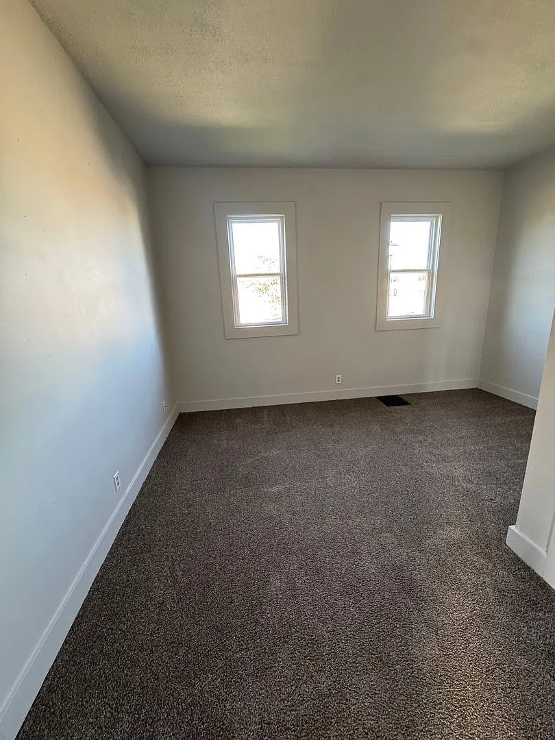 1304 Marion St — Photo 4