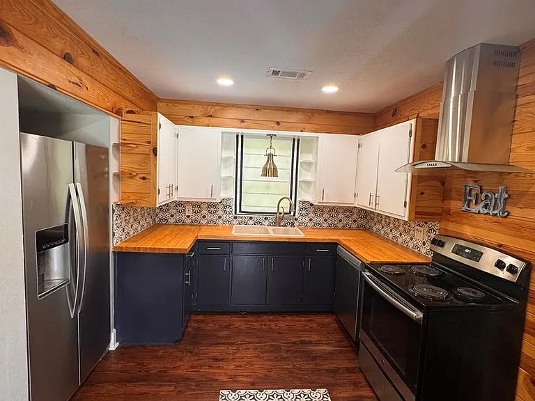 710 Green St — Photo 2