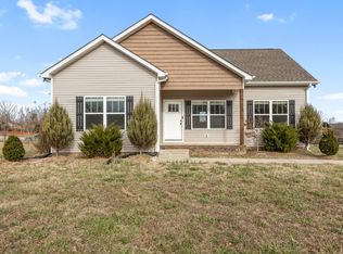 819 Hooper Rd, Charlotte, TN 37036