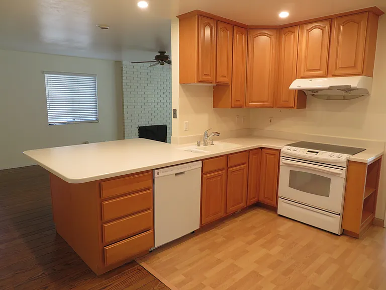 886 Stonehaven Dr — Photo 10