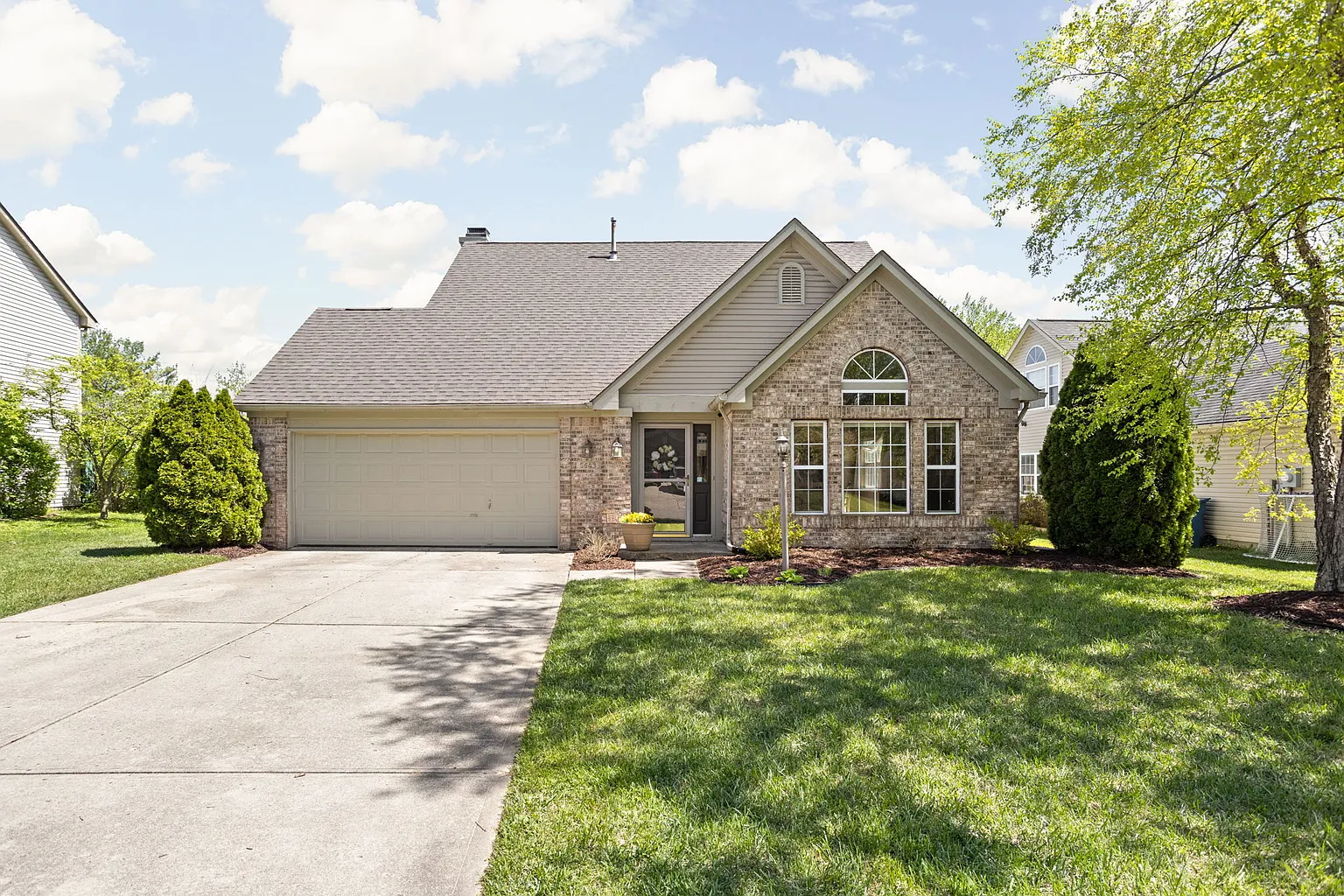 5643 Spindrift Ln photo 1