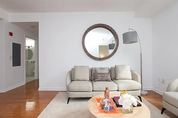 Sold by Christoph Schluender Realty | media 3