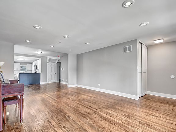 5th image of 923 N Lombard Ave