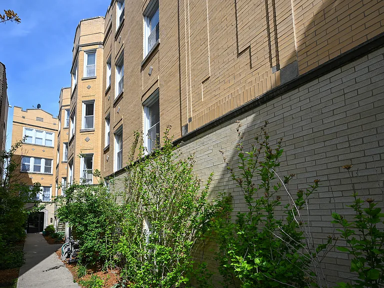 1430 N Maplewood Ave #102 — Photo 16