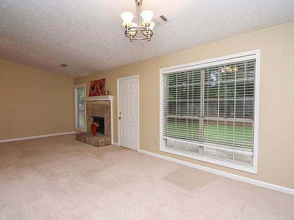 4th image of 440 Paris Dr