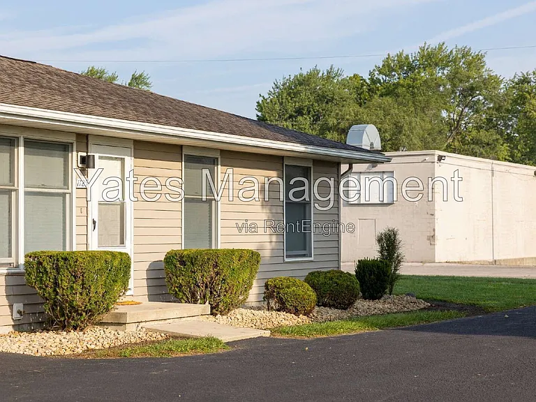 1121 E Lincoln St — Photo 8