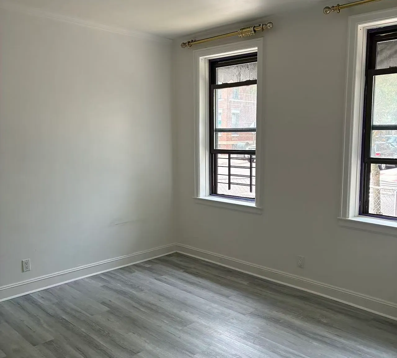 Catalpa Ave, Ridgewood — Photo 1