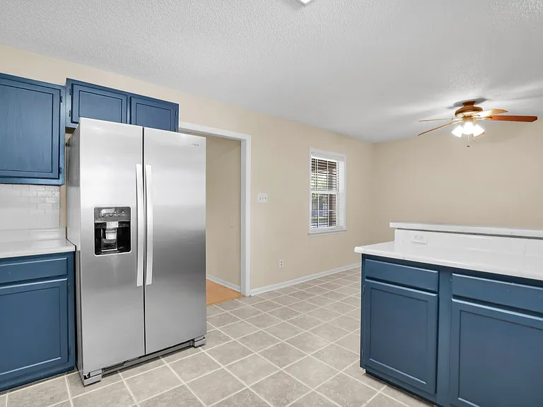 8 N Nicholson Cir — Photo 18