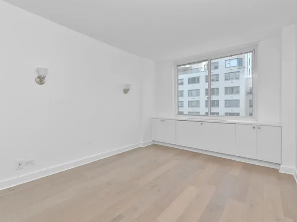 220 East 65th Street image 4 of 14