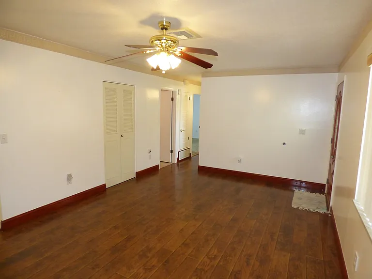 1358 Arrow St — Photo 5