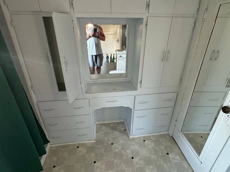 2nd image of 8187 Mill St