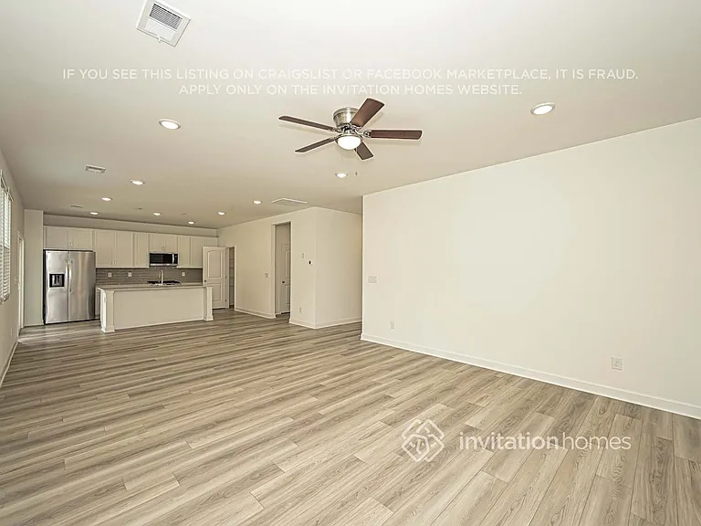 208 E Millbrook Dr — Photo 6