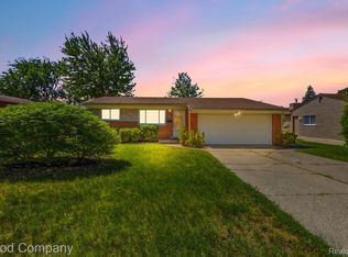 8246 Independence Dr, Sterling Heights, MI 48313