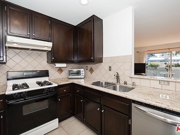 5th image of 18427 Vincennes St Unit 27