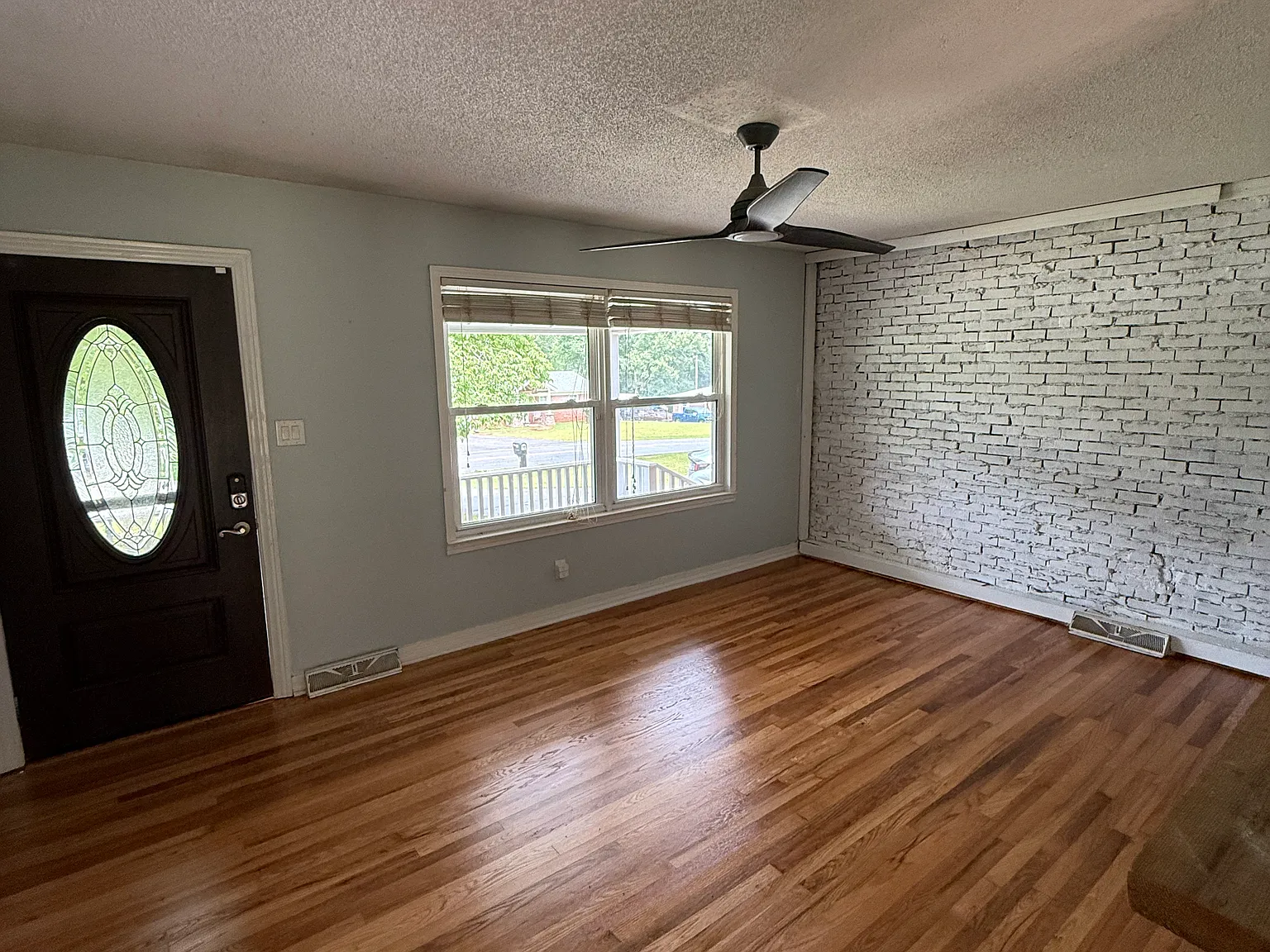106 Brookwood Dr — Photo 4