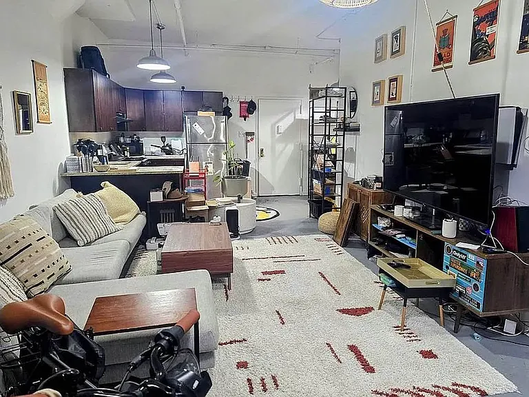 315 Berry St #6 — Photo 3