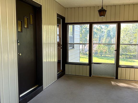 2nd image of 2619 Leroy Dr