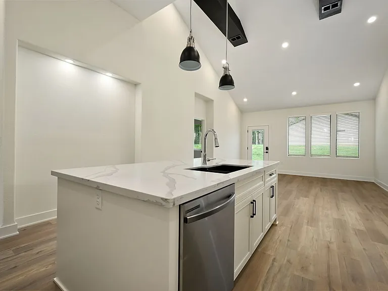 100 & 102 Amberwood Ct — Photo 3