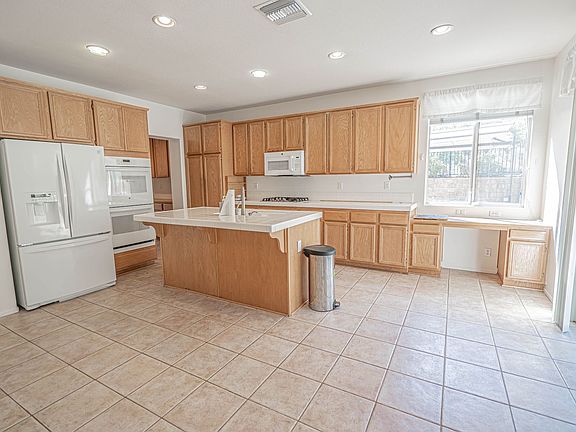 4th image of 28108 Eagles Crest Ct