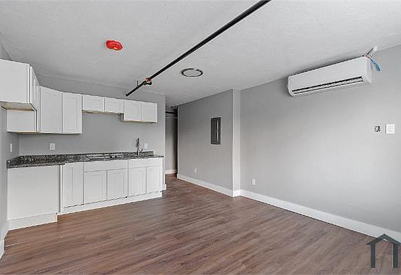 4th image of 10306 Shaker Blvd