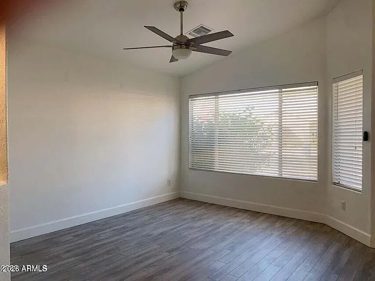 197 W Oxford Ln — Photo 3