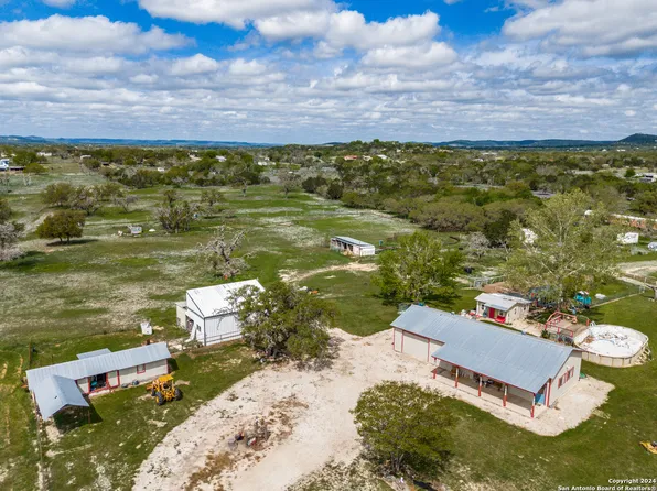 604 ENGLISH HOLLOW DR, Bandera, TX 78003
