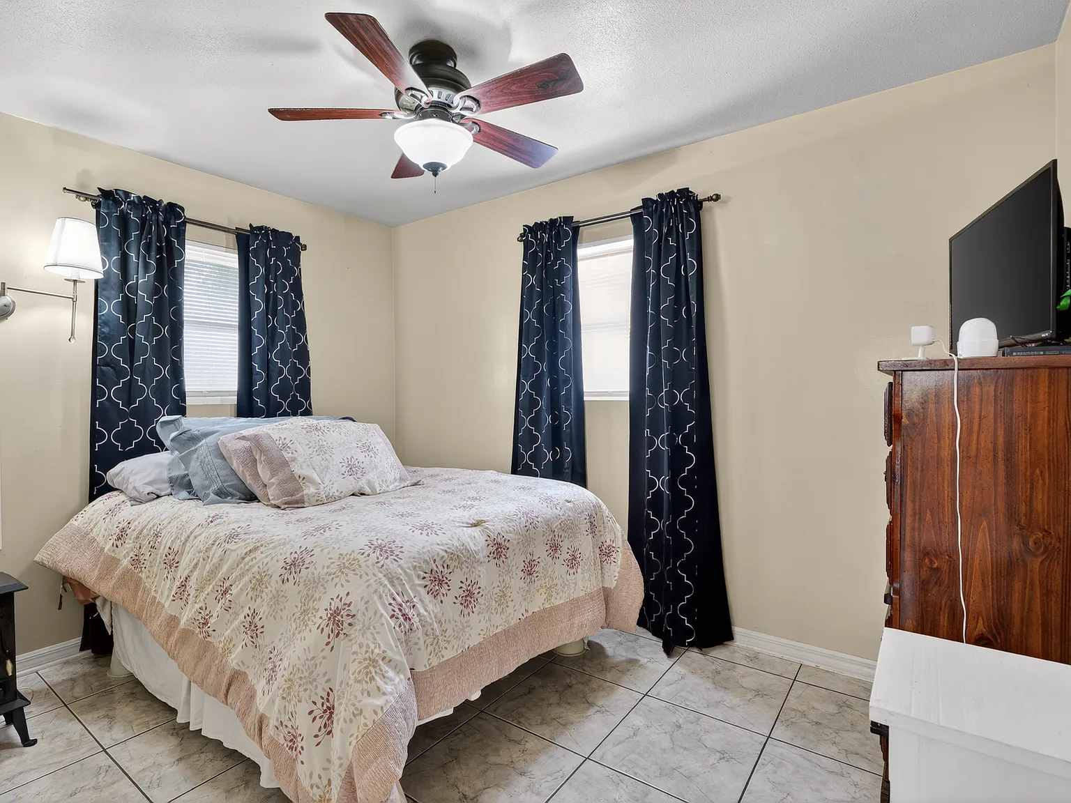 3 bed, 1155 sqft, $1,900 — Photo 4